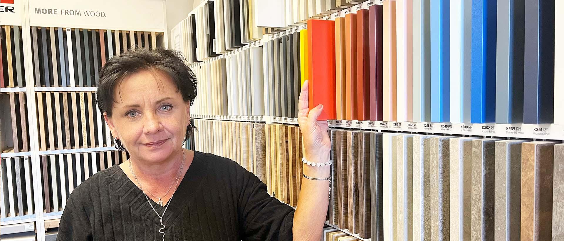 Hana Salavcová, vedoucí pobočky Dřevocentrum CZ v Pardubicích: Se zákazníky jsme si vytvořili přátelskou atmosféru. Vycházíme si vzájemně vstříc.